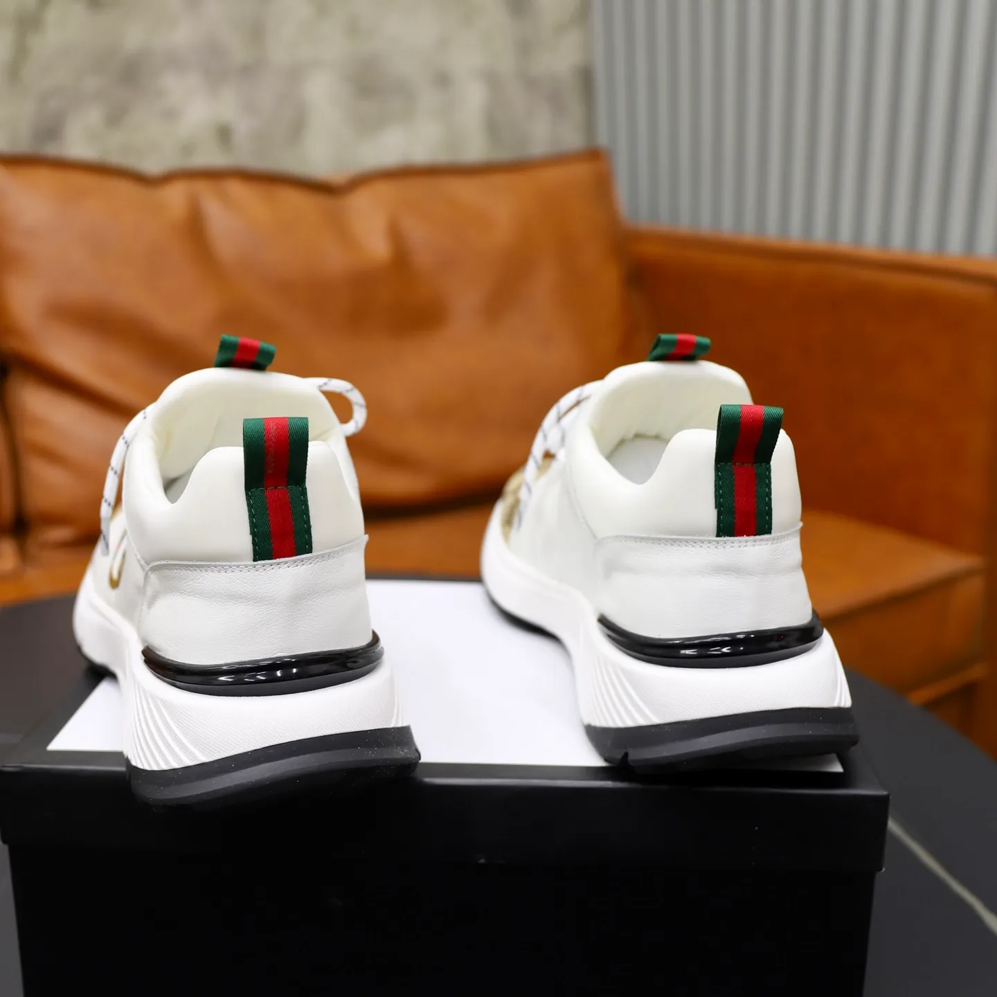 Ex-factory price: 462💰🙅‍♂️🙅‍♂️🙅‍♂️ Brand: GUCCI Standard code: 38-44 (45 customized) Grade: Same as the official website Material: Original material splicing Comfortable and breathable lining Lightweight and wear-resistant sports outsole Style category: Men's fashionable casual shoes Running sneakers Distinguished luxury brand elements Top luxury Color: actual picture color